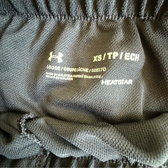 Under Armour Black & Pink HeatGear Athletic Shorts Size XS - Picture 4 of 7